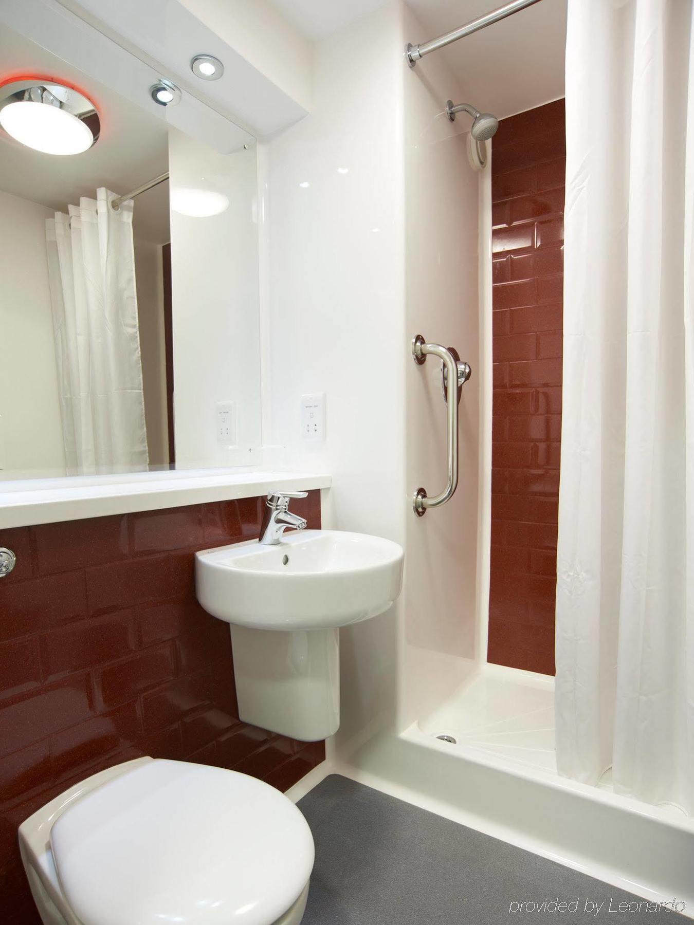 Travelodge The Hotel 3*